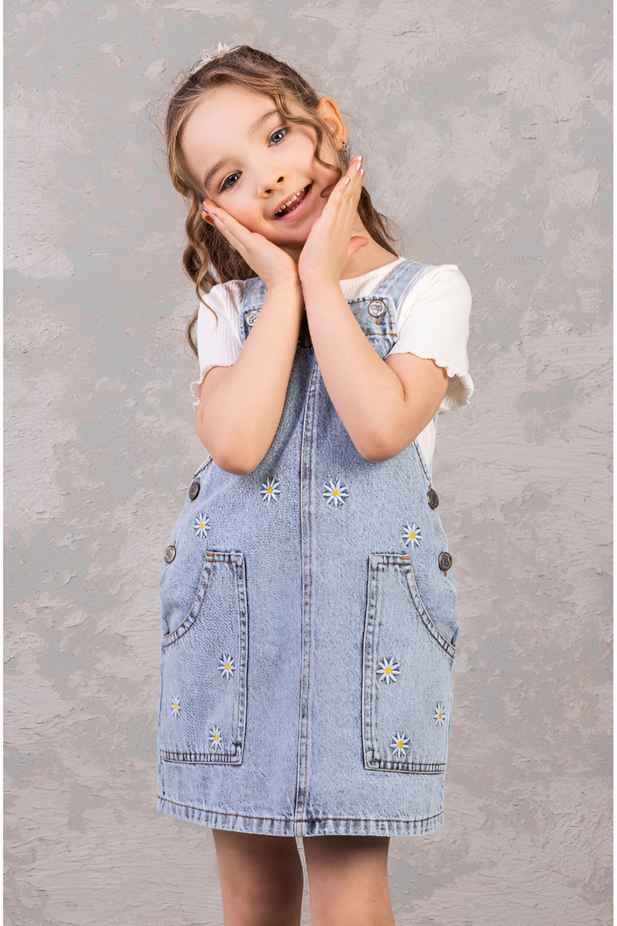 Çaren Kids - Kız Çocuk Papatya Nakışlı Denim Salopet Elbise